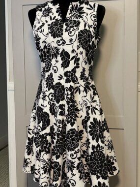 LIKE NEW Danny and Nicole Navy and White Floral Fit and Flare Dress